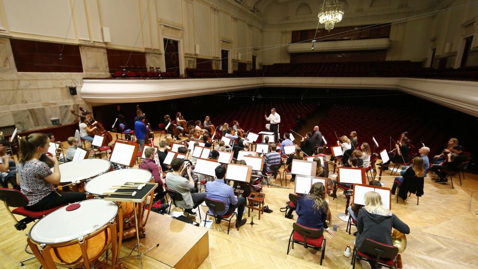 Pr�ba muzyk�w orkiestry Filharmonii Narodowej30.11.2016 WARSZAWA  PROBA MUZYKOW ORKIESTRA FILHARMONIA NARODOWA JASNA STOLICA MUZYCY DYRYGENT MUZYKA KLASYCZNA CHOPIN    FOT MAREK SZAWDYN/POLSKA PRESS
