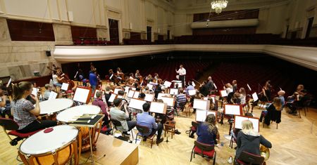 Kłótnia o segregację sanitarną w Filharmonii Narodowej. Artyści antyszczepionkowcy muszą zejść ze sceny