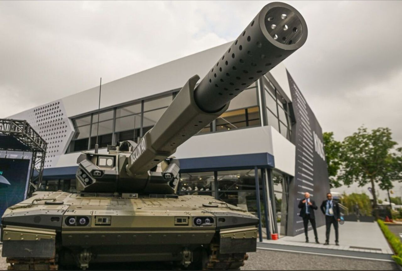Uncrewed turret power: European EMBT tank flaunts 5.5-inch ASC weapon