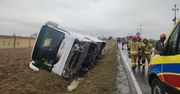 Poważny wypadek. Autokar z dziećmi wpadł do rowu
