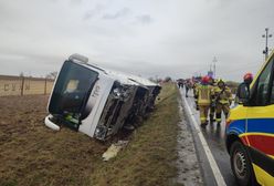 Poważny wypadek. Autokar z dziećmi wpadł do rowu