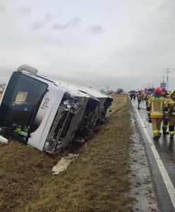 Poważny wypadek. Autokar z dziećmi wpadł do rowu