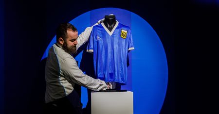 Pamiątki sportowe za miliony dolarów. "W Polsce to nisza dla kolekcjonerów"