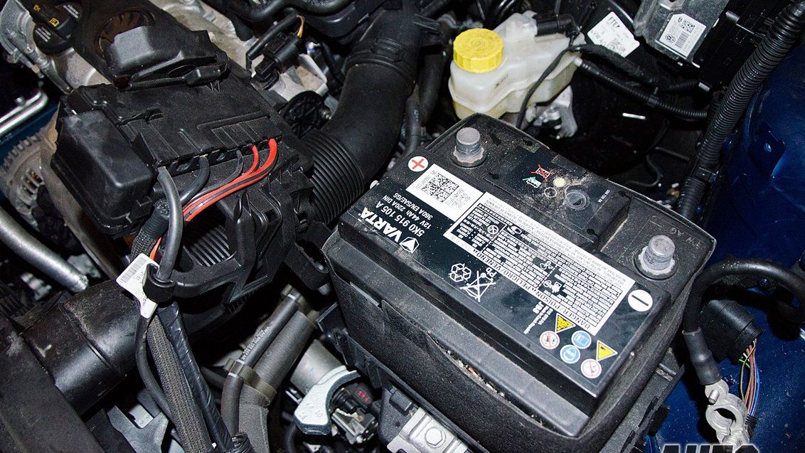 Akumulator jest sprawny, a nie ma prądu. Co może być przyczyną?