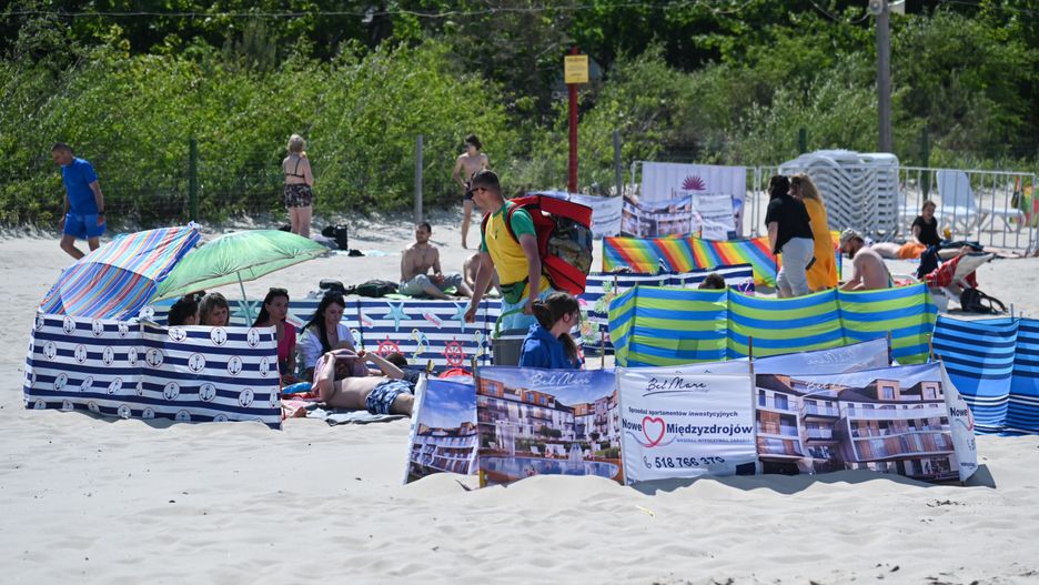 wypoczynek nad morzem
Mi�dzyzdroje, 10.06.2023. Wypoczynek na pla�y w Mi�dzyzdrojach w d�ugi weekend czerwcowy, 10 bm. (mb/amb) PAP/Marcin Bielecki
Marcin Bielecki
czerwcowy, d�ugi weekend, fale, morze, nad Ba�tykiem, nad morzem, odpoczynek, pla�a, pla��, pla�owicze, wypoczynek, w mi�dzyzdrojach