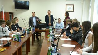 Młodzieżowa Rada Powiatu po raz pierwszy obradowała w Lipnie