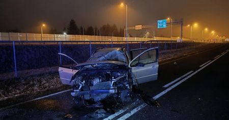 Świadkowie ruszyli na pomoc. Trwają poszukiwania kierowcy