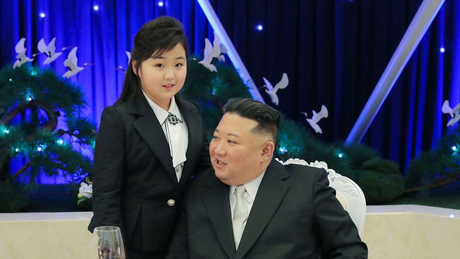 75. rocznica utworzenia Korea?skiej Armii Ludowej
This picture taken on  February 7, 2023 and released from North Korea's official Korean Central News Agency (KCNA) on Fenruary 8, 2023 shows North Korean leader Kim Jong Un attending a banquet with his daughter to mark the 75th anniversary of the Korean People's Army (KPA), in North Korea. (Photo by KCNA VIA KNS / AFP) / South Korea OUT / ---EDITORS NOTE--- RESTRICTED TO EDITORIAL USE - MANDATORY CREDIT "AFP PHOTO/KCNA VIA KNS" - NO MARKETING NO ADVERTISING CAMPAIGNS - DISTRIBUTED AS A SERVICE TO CLIENTS / THIS PICTURE WAS MADE AVAILABLE BY A THIRD PARTY. AFP CAN NOT INDEPENDENTLY VERIFY THE AUTHENTICITY, LOCATION, DATE AND CONTENT OF THIS IMAGE --- /
STR