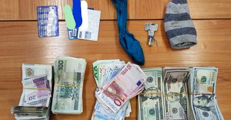 Znalazła na przystanku kilkadziesiąt tysięcy złotych. Policja przypomina, co trzeba wtedy zrobić