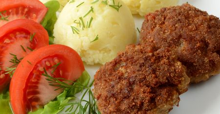 Kotlety mielone robię bez bułki i bez jajek. Dużo lepsze niż klasyczne