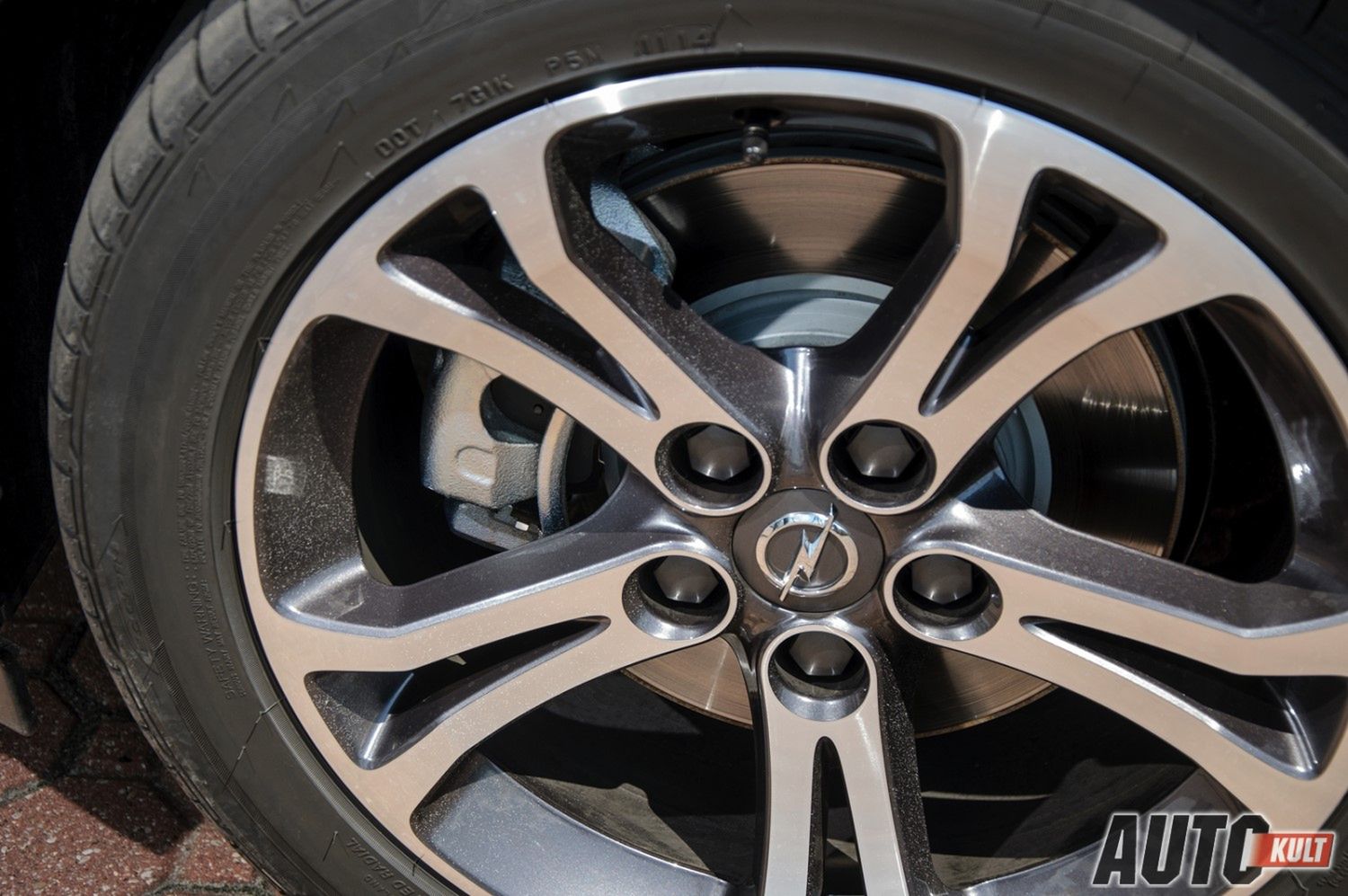 Hamulce tarczowe schowane za obręczą (Opel Insignia)