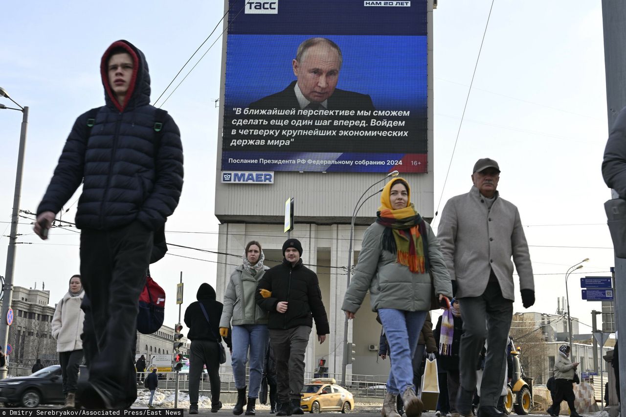 Przemówienie Putina transmitowane na ulicach, w kawiarniach i kinach. "To 'Rok 1984' Orwella na żywo"