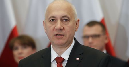 Tusk cytował Miłosza. Brudziński odpowiada Tuwimem