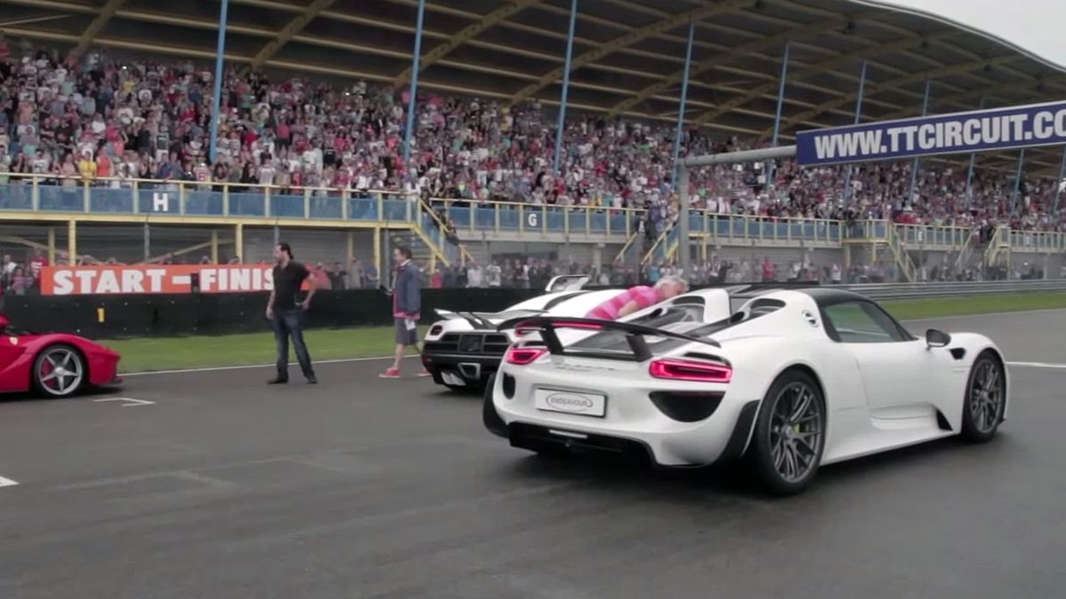 Porsche 918 Spyder, McLaren P1, Koenigsegg Agera R i LaFerrari na torze 1