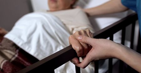 Była świadkiem 2000 zgonów. Opowiada, czego żałują umierający