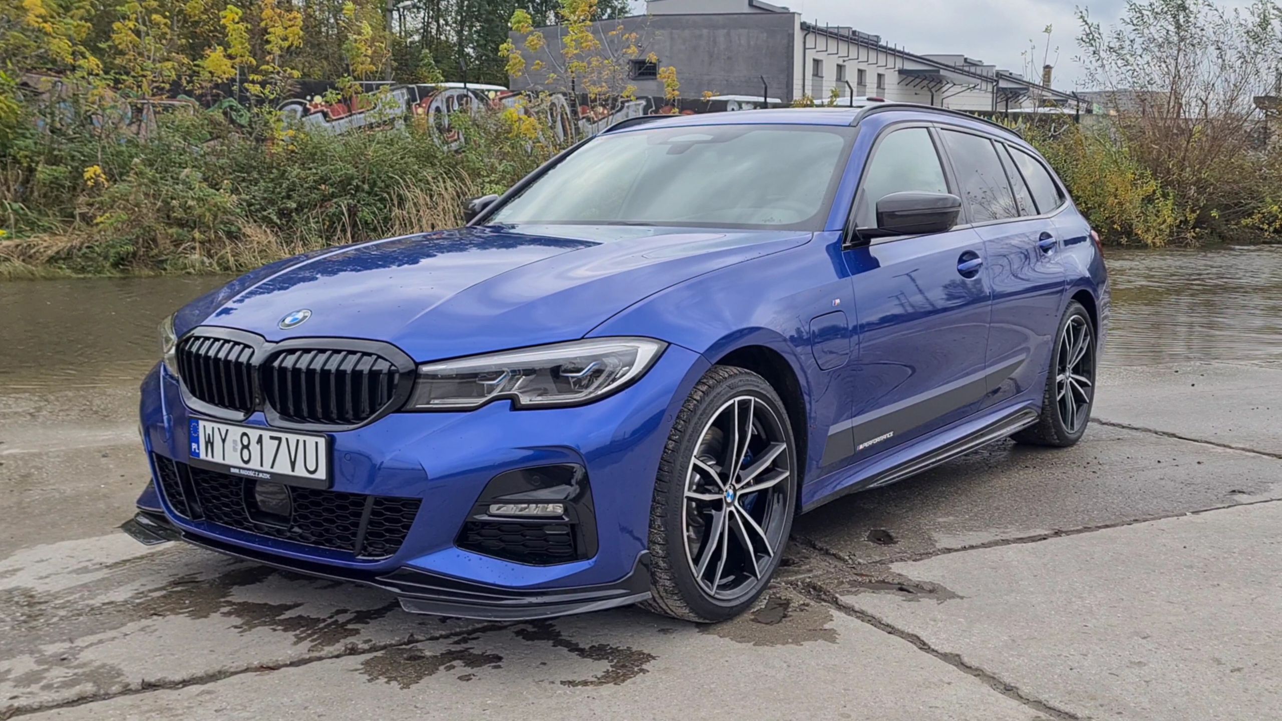 BMW 330e xDrive Touring: Hybryda plug-in oraz liczne systemy wsparcia 3