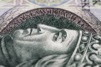 Dolar przełamuje psychologiczną barierę. Kurs spada poniżej 3,70 zł