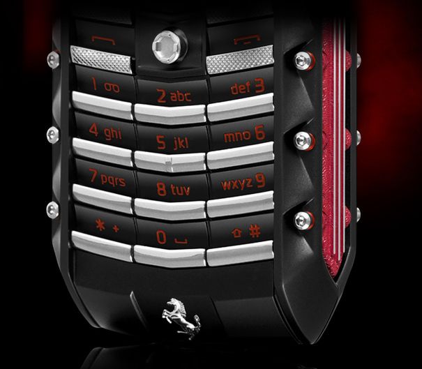 Ascent Ferrari GT – tytanowa komórka Vertu 2