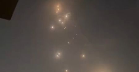 Tak ZEA radzą sobie z atakami Iranu. Pociski i drony spadają jeden po drugim