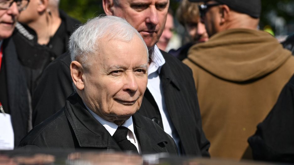 Jaros�aw Kaczy�ski
Warszawa, 10.06.2025. Prezes PiS Jaros�aw Kaczy�ski na pl. Pi�sudskiego w Warszawie, 10 bm. Politycy PiS brali udzia� w obchodach miesi�cznicy katastrofy smole�skiej. (mr) PAP/Radek Pietruszka
Radek Pietruszka
katastrofa smole�ska, kwiaty, miesi�cznica, obchody, PiS, Plac Pi�sudskiego, polityk, polityka, pomnik, pomnikiem, pracownik s�u�by porz�dkowej, s�u�ba porz�dkowa