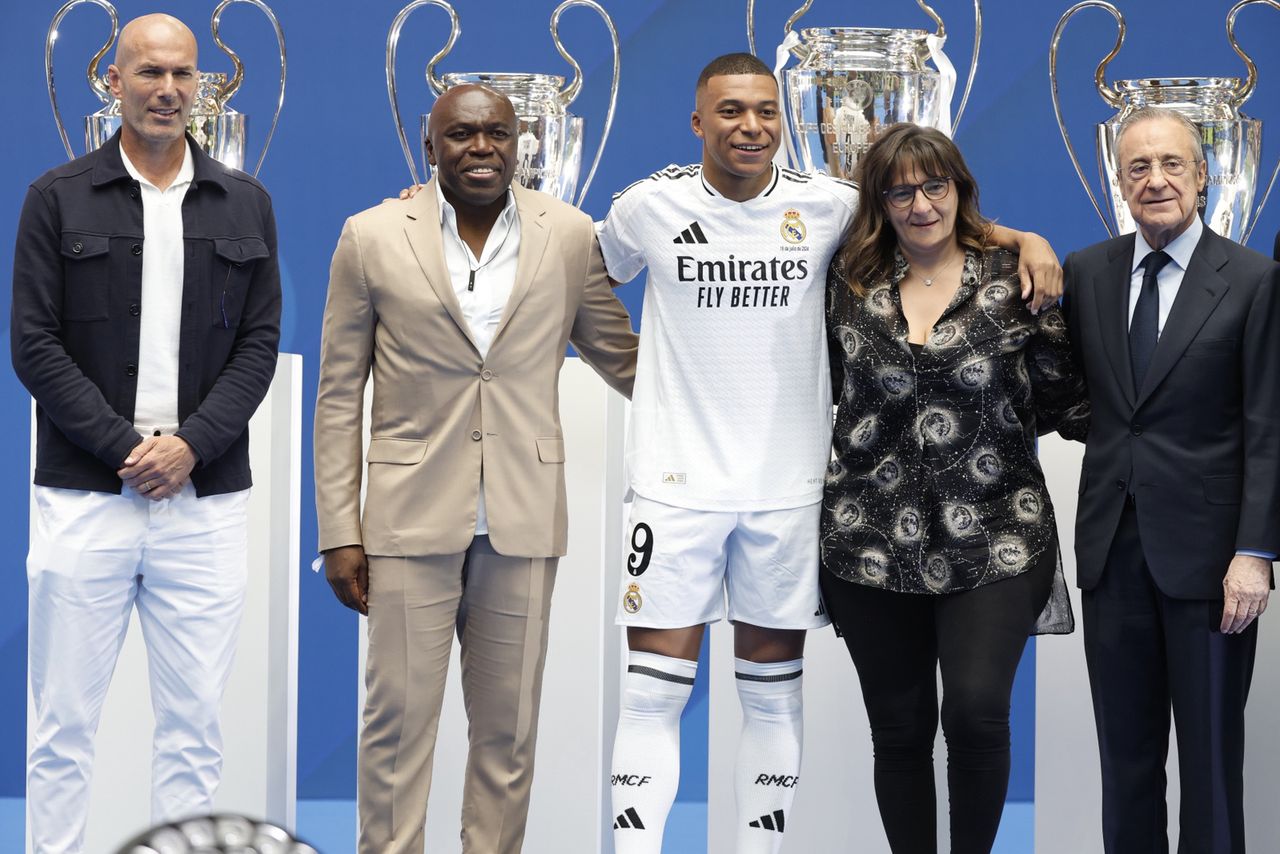 Mbappe's father splashes out £14k on 100 Real Madrid jerseys