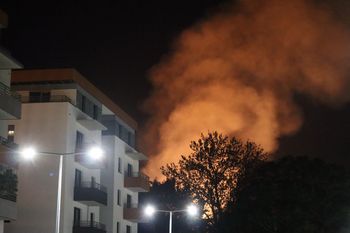 Leszno: Policja zatrzymała 18-latka. Odpowie za podpalenie stogów siana przy ul. Ostroroga i pojemników na śmieci