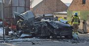 Piekarzew: Auto osobowe zmiażdżone po zderzeniu z ciężarówką. Kierowca Forda trafił do szpitala