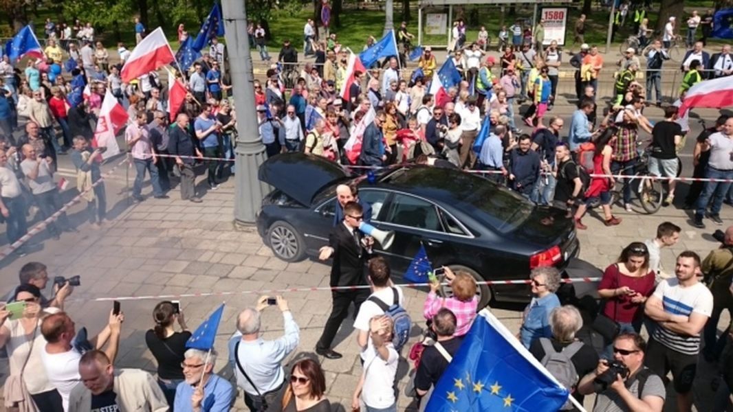 Kolejne rozbite auto BOR-u? "Przypominamy winy PiS"