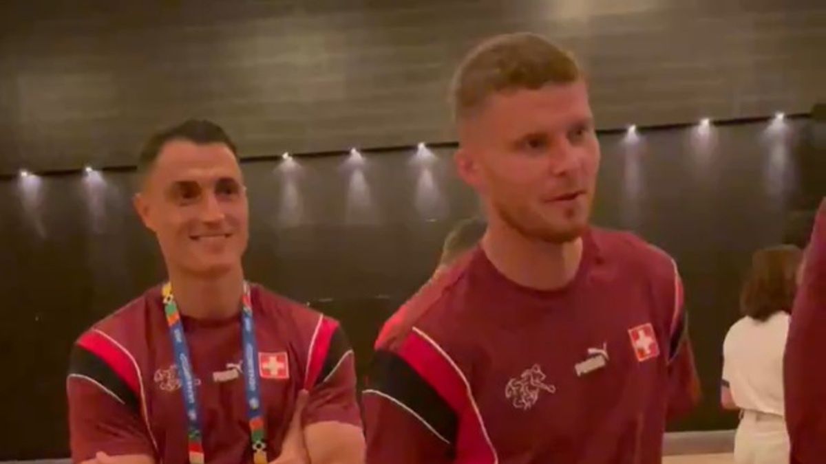 Reprezentanci Szwajcarii w kolejce po kebab