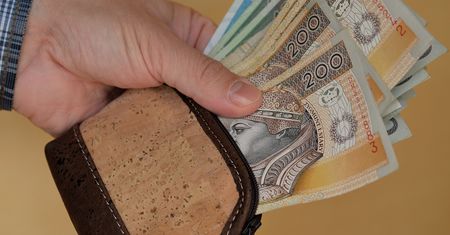 Płatności gotówkowe. Posłowie PiS chcą zniesienia limitów