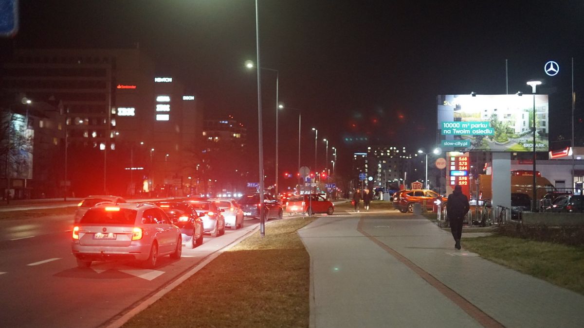 Kolejka na stację benzynową w Krakowie