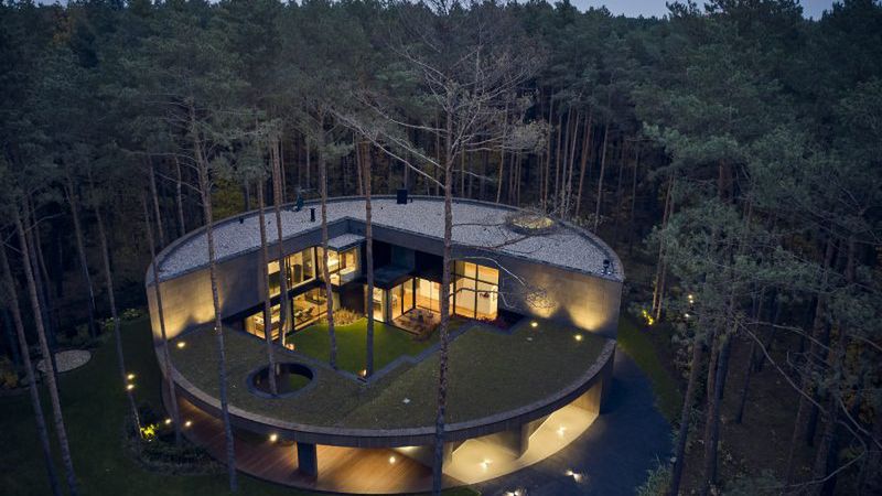 Puszcza Kampinoska. Wyjątkowy dom w lesie (Przemek Olczyk Mobius Architekci)