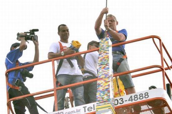 Najwyższą wieżę z klocków LEGO zbudowano w Brazylii [wideo] 3