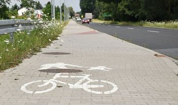 Gminę Oświęcim i Brzeszcze połączy ścieżka pieszo-rowerowa. Obie strony podpisały umowę w sprawie inwestycji. Najpierw dokumentacja