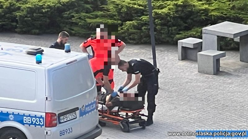 Lubin: Akcja ratunkowa. Policjanci reanimowali 50-latka