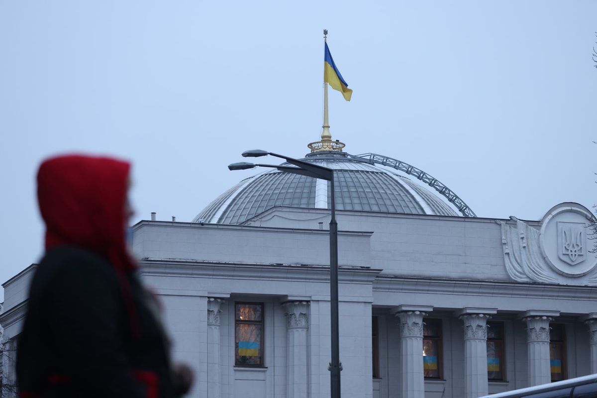 Prawie połowa Ukraińców chce walczyć lub pomagać armii ukraińskiej - wskazuje nowy sondaż 