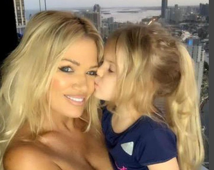 "Najgorętsza Babcia Świata" niedawno świętowała 50. urodziny. Ona się nie starzeje!