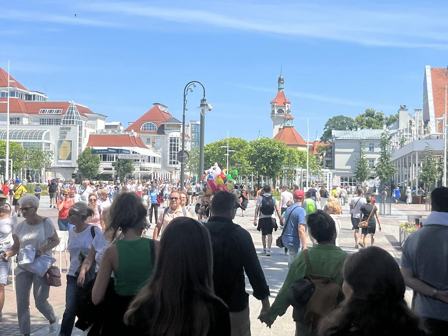 Wielkanoc 2025. Sprawdzamy, jak z wolnymi miejscami nad morzem i w górach