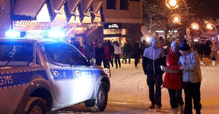 Koronawirus w Polsce. Tłumy w Zakopanem. Dworczyk przestrzega