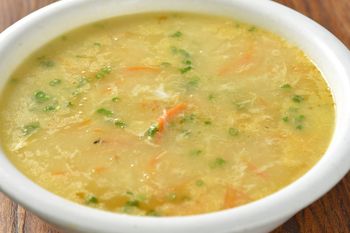 Małpi rosół to hit z PRL. Ta zupa powstaje z tanich składników i jest łagodna dla żołądka