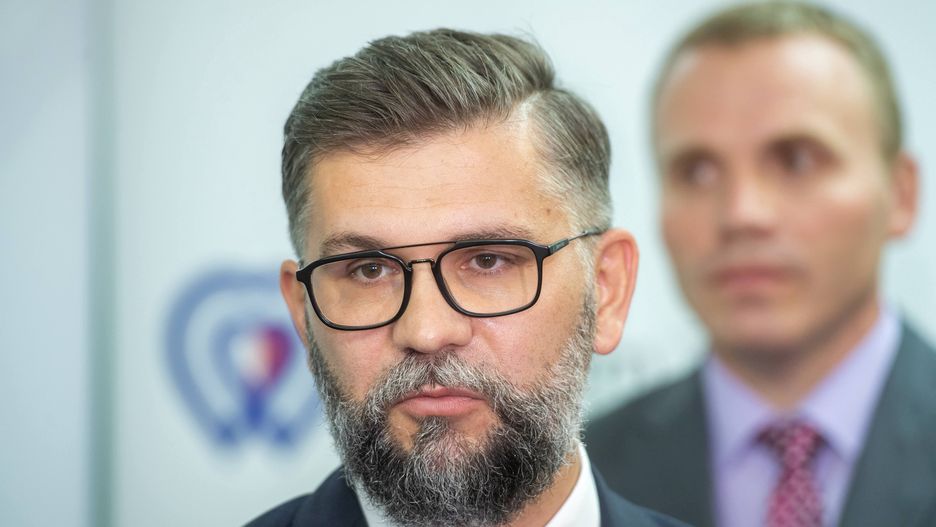 Szczepionki na COVID-19. Lekarz: Skrócenie czasu pomiędzy dawkami jest zasadne