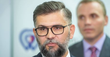 Szczepionki na COVID-19. Lekarz: Skrócenie czasu pomiędzy dawkami jest zasadne