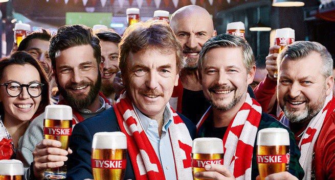 Zbigniew Boniek w reklamach trzyma piwo Tyskie za zwycięstwo (wideo)