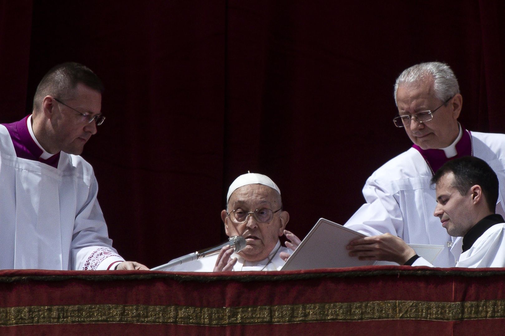 Holy Mass Easter Sunday and Urbi et Orbi Blessing in Vatican
epa12042436 Pope Francis speaks during the Urbi et Orbi blessing following the Easter Mass in Saint Peter's Square, in Vatican City, 20 April 2025.  EPA/ANGELO CARCONI 
Dostawca: PAP/EPA.
ANGELO CARCONI
easter, holy week, mass, Christianity, Catholicism