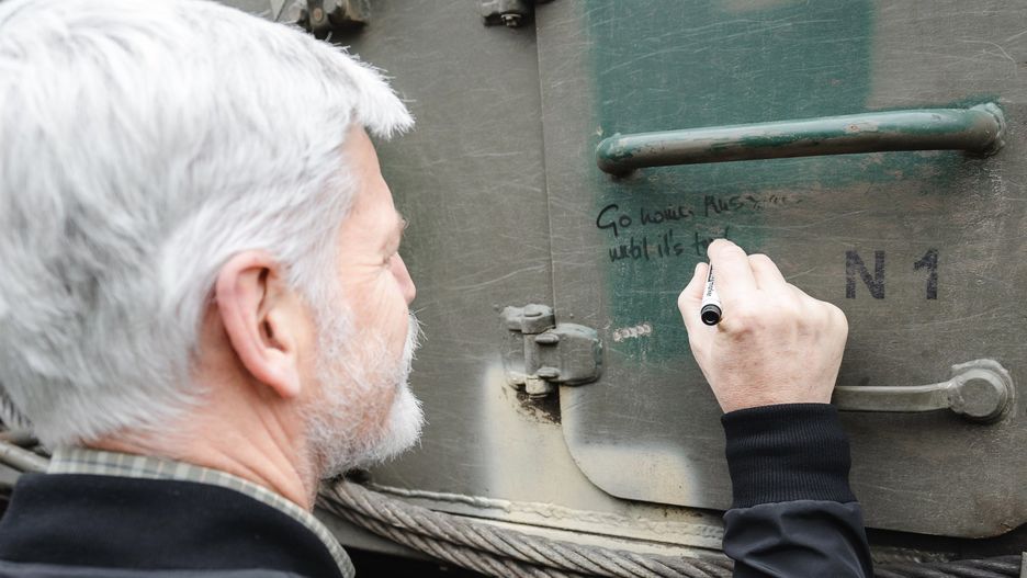 Wiadomość do Rosjan na napisana na jednym z czołgów Leopard 2.