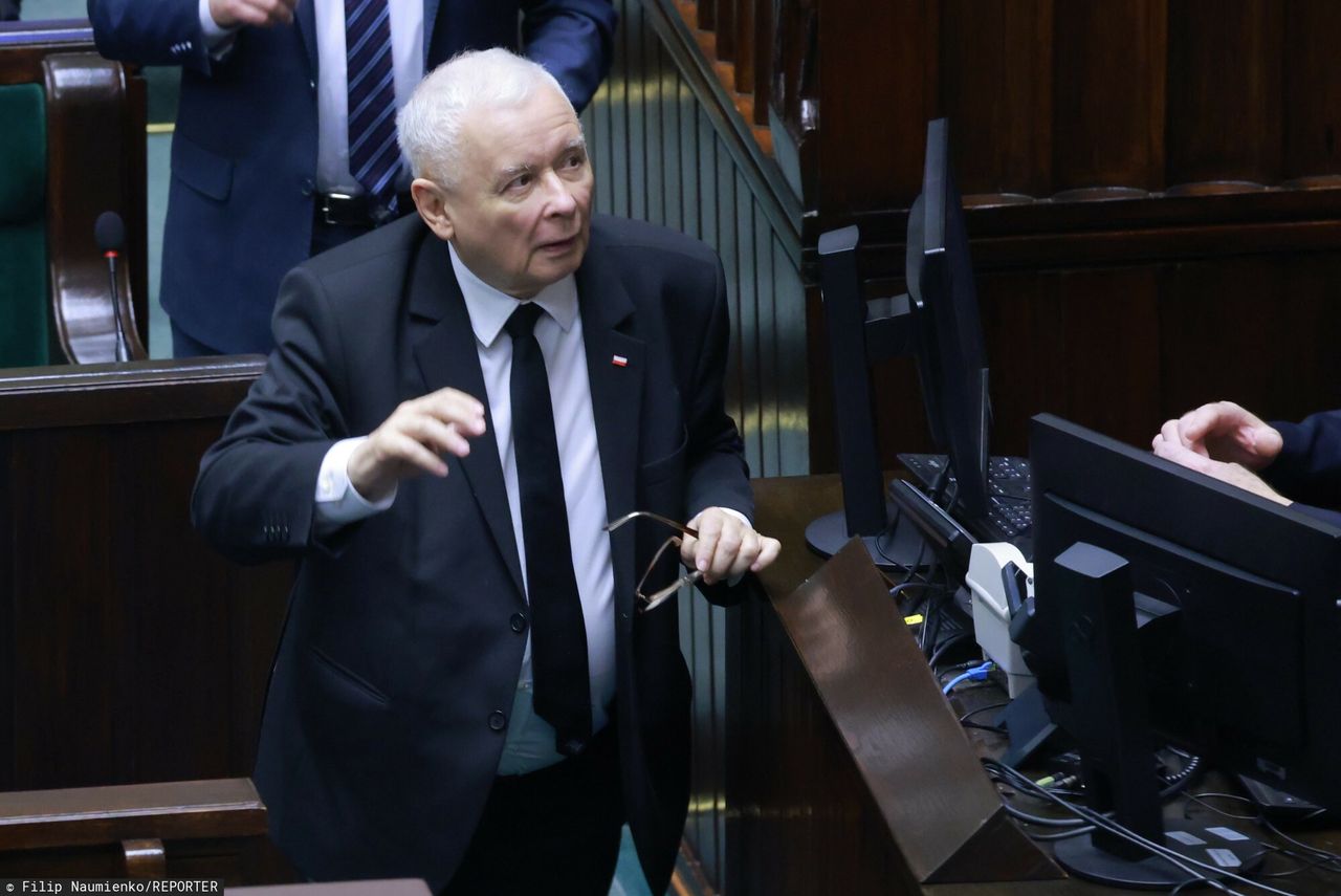 Gęsta atmosfera w Sejmie. Kaczyński nagle wyszedł na mównicę