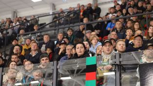 GKS Tychy - Lukko Rauma: Mistrzowie Polski pożegnali się z Ligą Mistrzów porażką. Fani dopingowali ich na Stadionie Zimowym