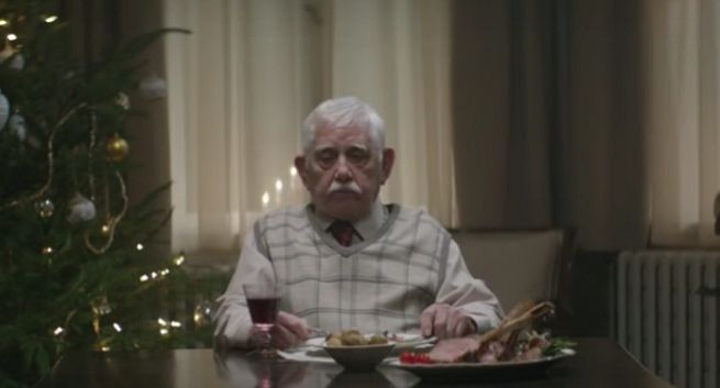 Edeka w świątecznej reklamie pokazuje samotność starszych ludzi (wideo)