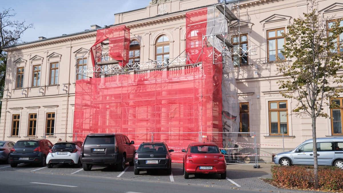 Naprawa elewacji budynku Sądu Okręgowego przy Krakowskim Przedmieściu