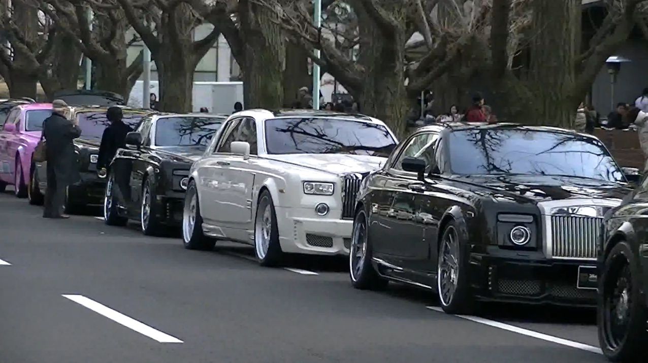 Ulica pełna Rolls-Royce'ów Phantomów - takie rzeczy tylko w Japonii [wideo]